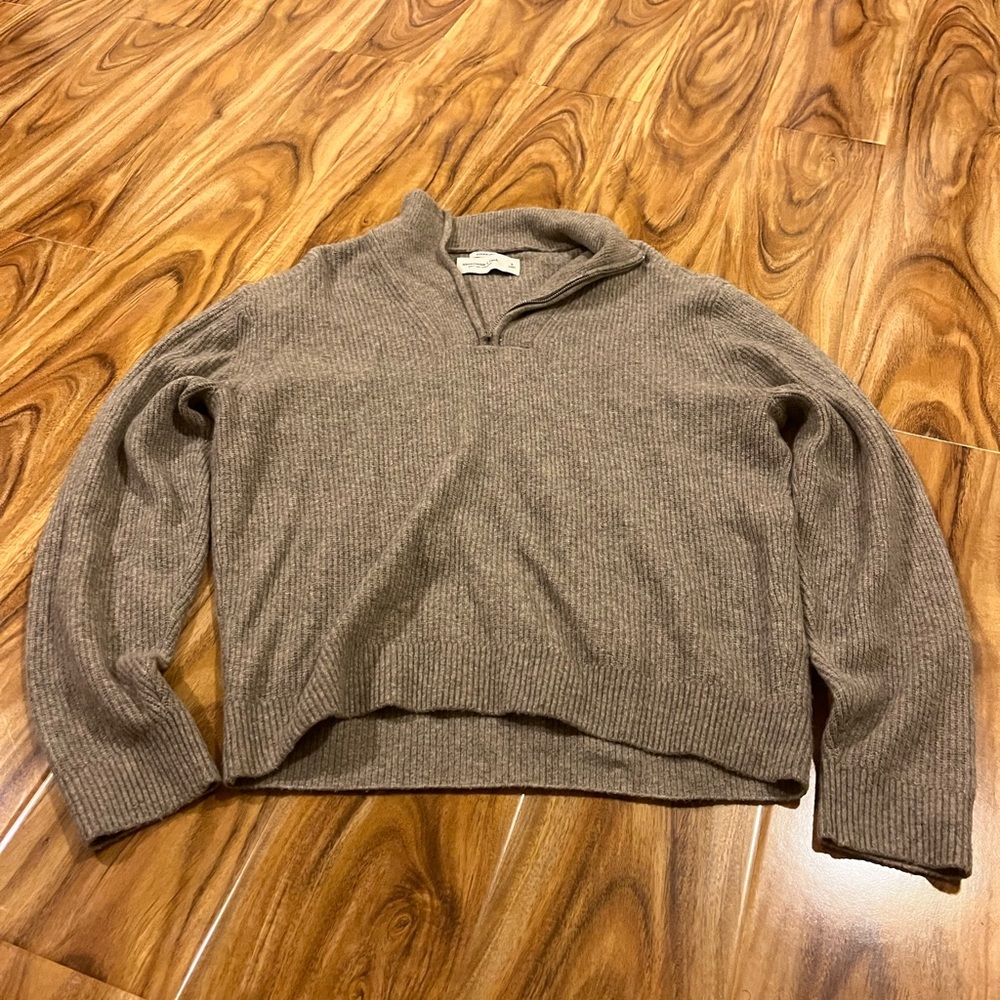 Abercrombie Oversized Knit Sweater with Zip Up. Size S. Never worn.